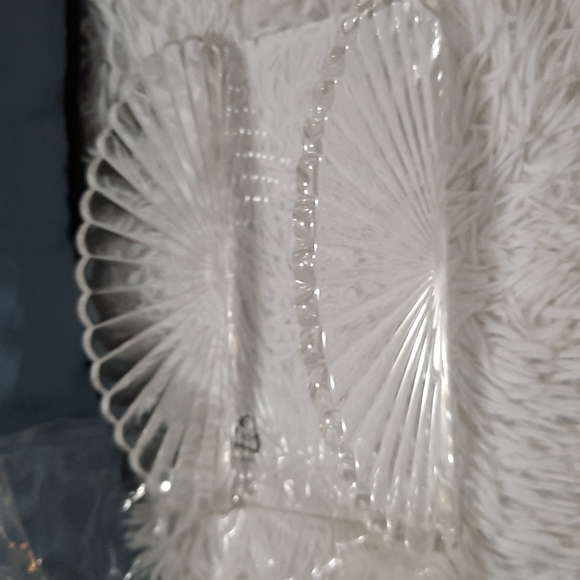 U.S Acrylic Towel Holder - Picture 4 of 6